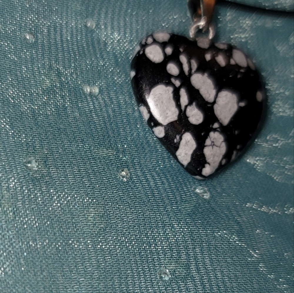 Pretty circular necklace with barrel screw clasp with ONE 1 Heart pendent - Picture 5 of 13